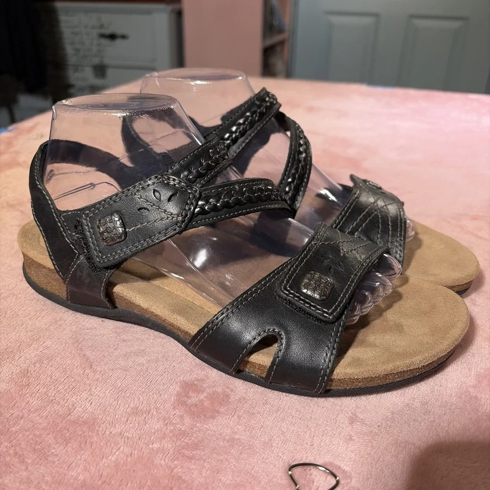 Earth Originals Strappy sandals Size 9M Leather Black. Cork. Boho Cottage.